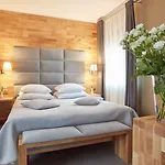 Batory Hotel 3*